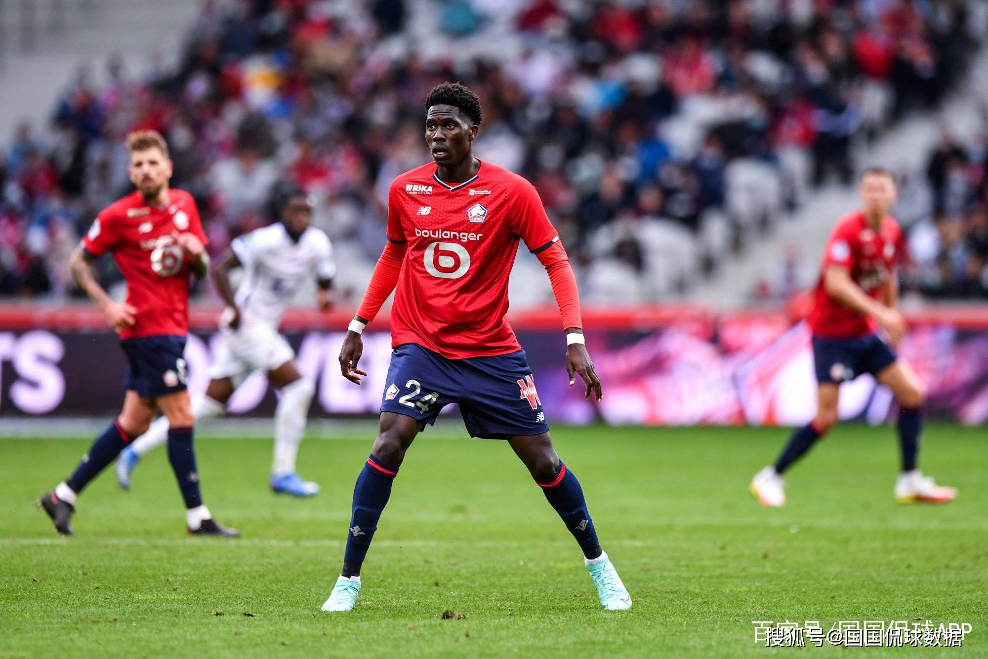 亚博APP-关键时刻里昂备战法甲；队长鼓劲细节曝光；悬念犹存；更衣室氛围转暖(里昂最新转会)